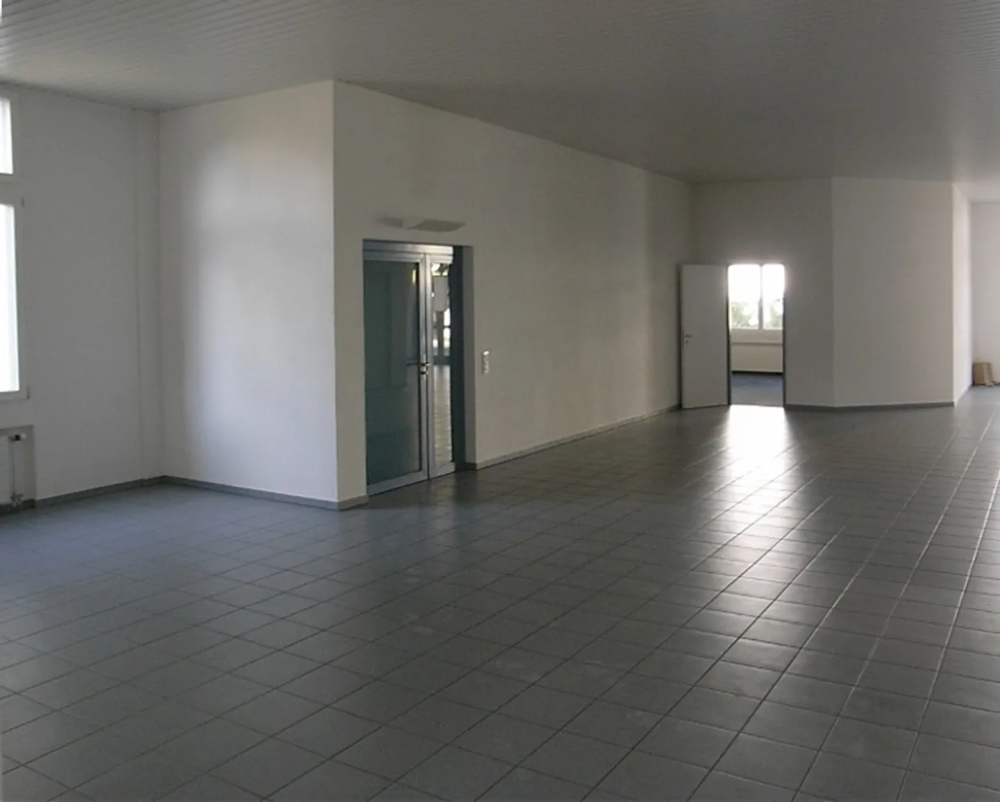 Conveniente: 330 m2 Ufficio-Commercio-Pratica-Vendita-Spazi Espositivi - Foto 5 di 17