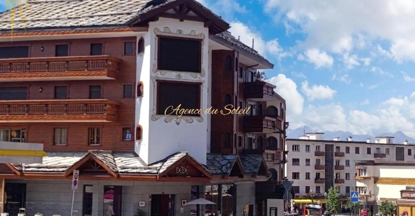 Im Herzen von Crans! Elegante 3,5-Zimmer-Wohnung mit großer nach Osten ausgerichteter Terrasse! - Foto 2 von 12