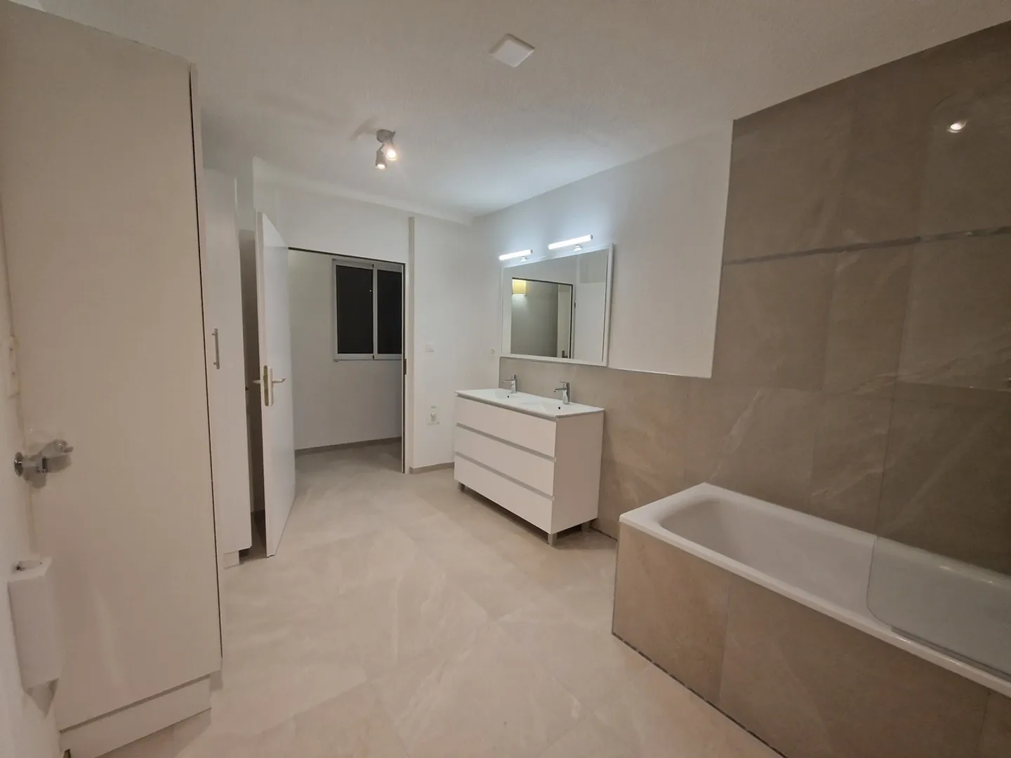 Ideale Lage mit großer Terrasse - Foto 4 von 5