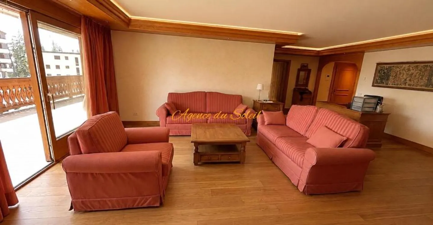 Im Herzen von Crans! Elegante 3,5-Zimmer-Wohnung mit großer nach Osten ausgerichteter Terrasse! - Foto 3 von 12