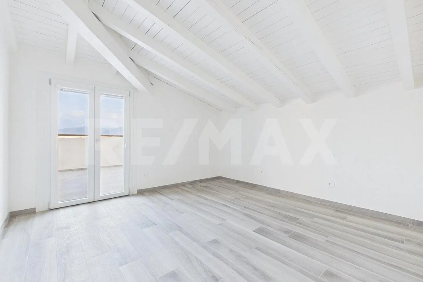 Newly Built Apartment with Panoramic Terrace (Italy) - Photo 7 of 13