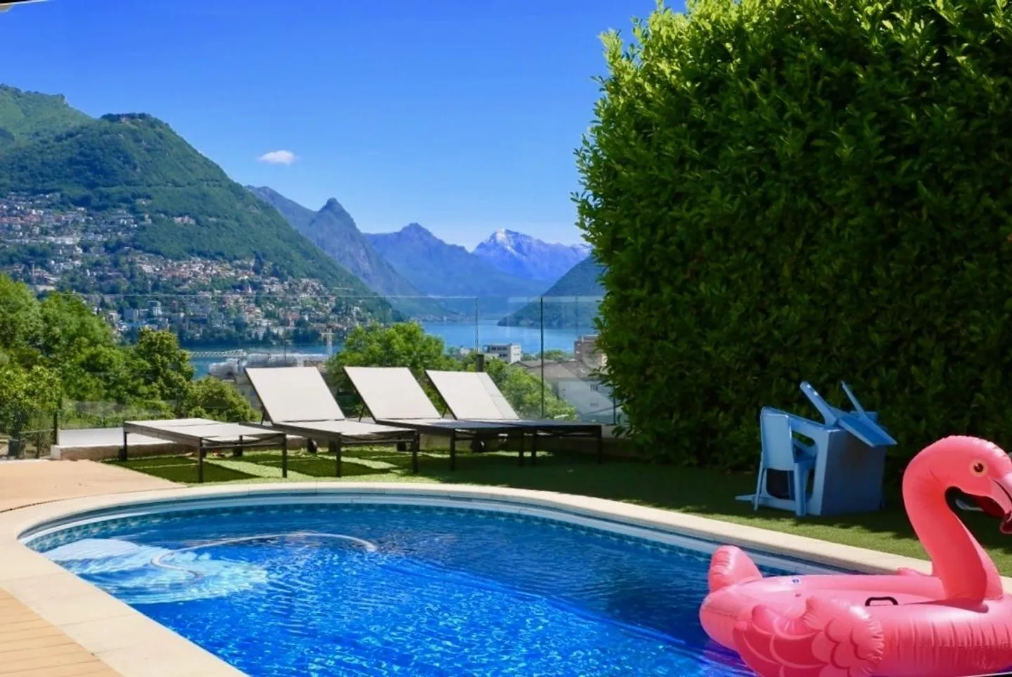 Villa prestigieuse avec piscine, vue panoramique sur le lac et les montagnes - Photo 2 sur 20