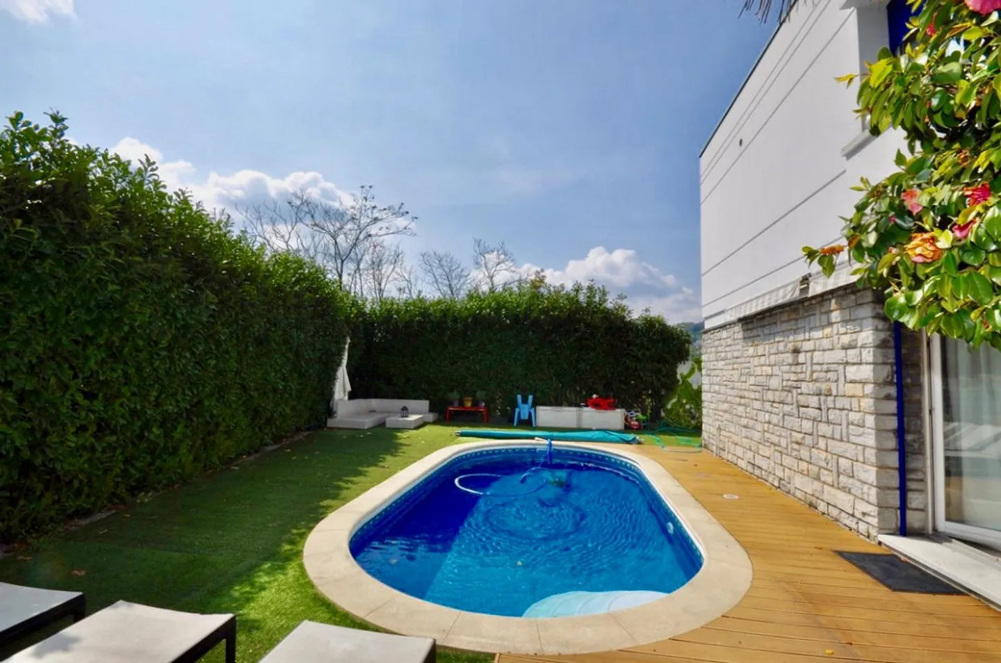 Villa prestigieuse avec piscine, vue panoramique sur le lac et les montagnes - Photo 4 sur 20