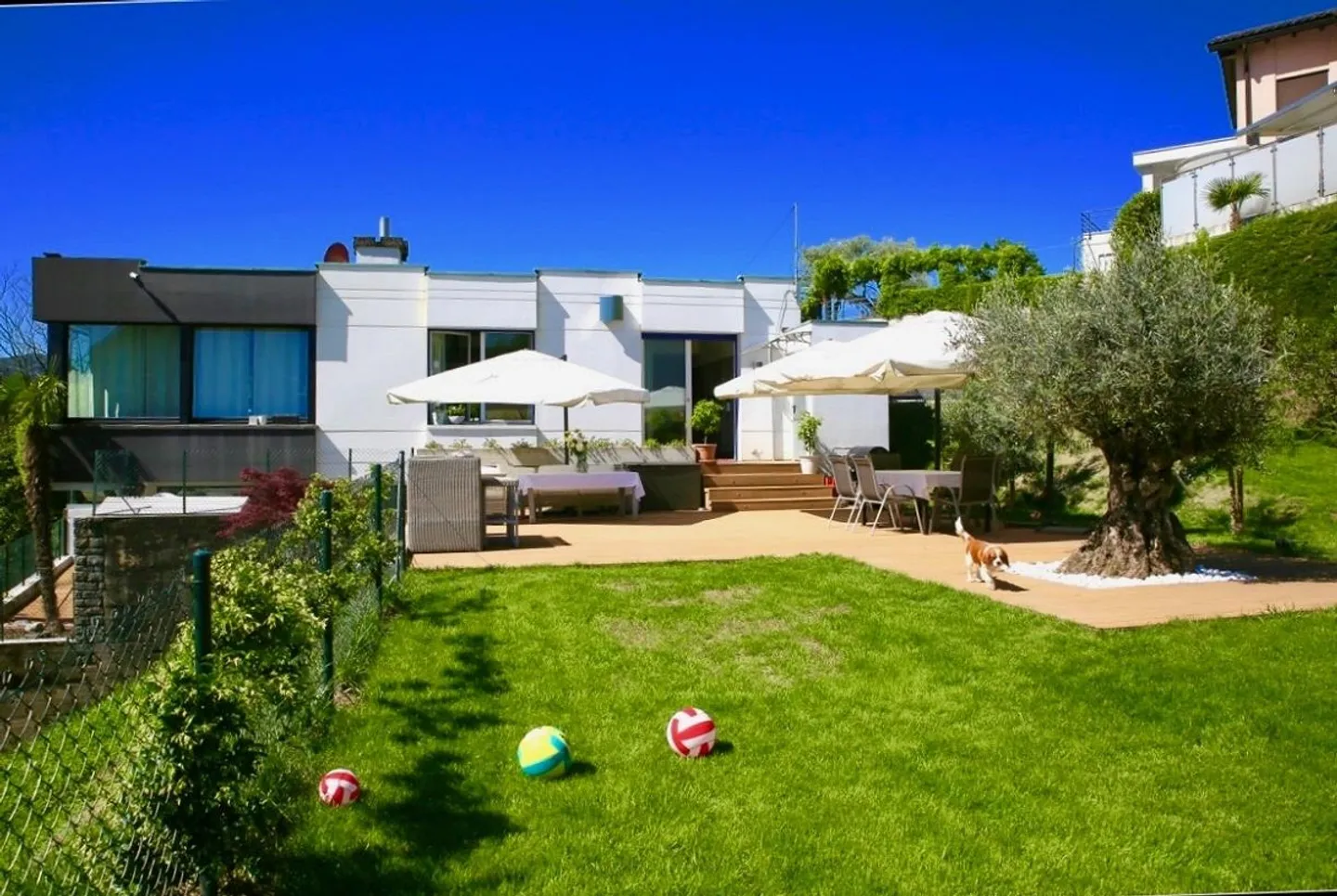 Villa prestigieuse avec piscine, vue panoramique sur le lac et les montagnes - Photo 5 sur 20