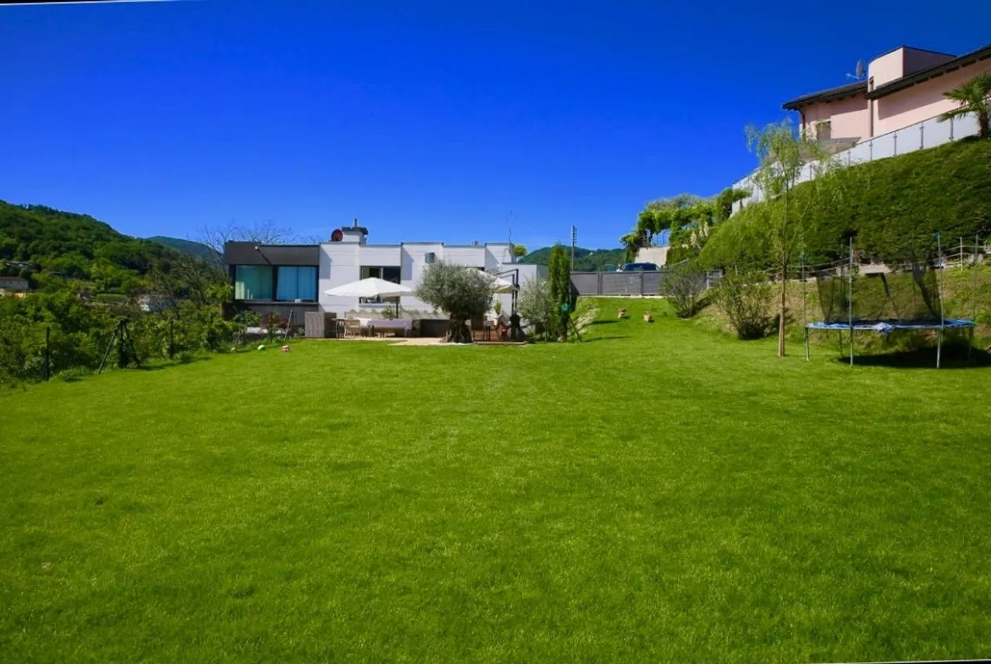 Villa prestigieuse avec piscine, vue panoramique sur le lac et les montagnes - Photo 6 sur 20