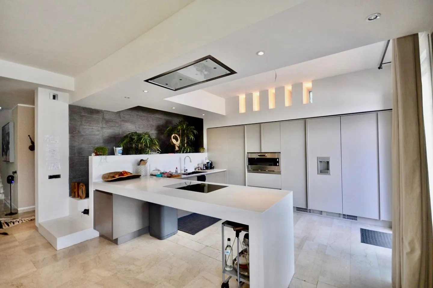 Villa prestigieuse avec piscine, vue panoramique sur le lac et les montagnes - Photo 12 sur 20