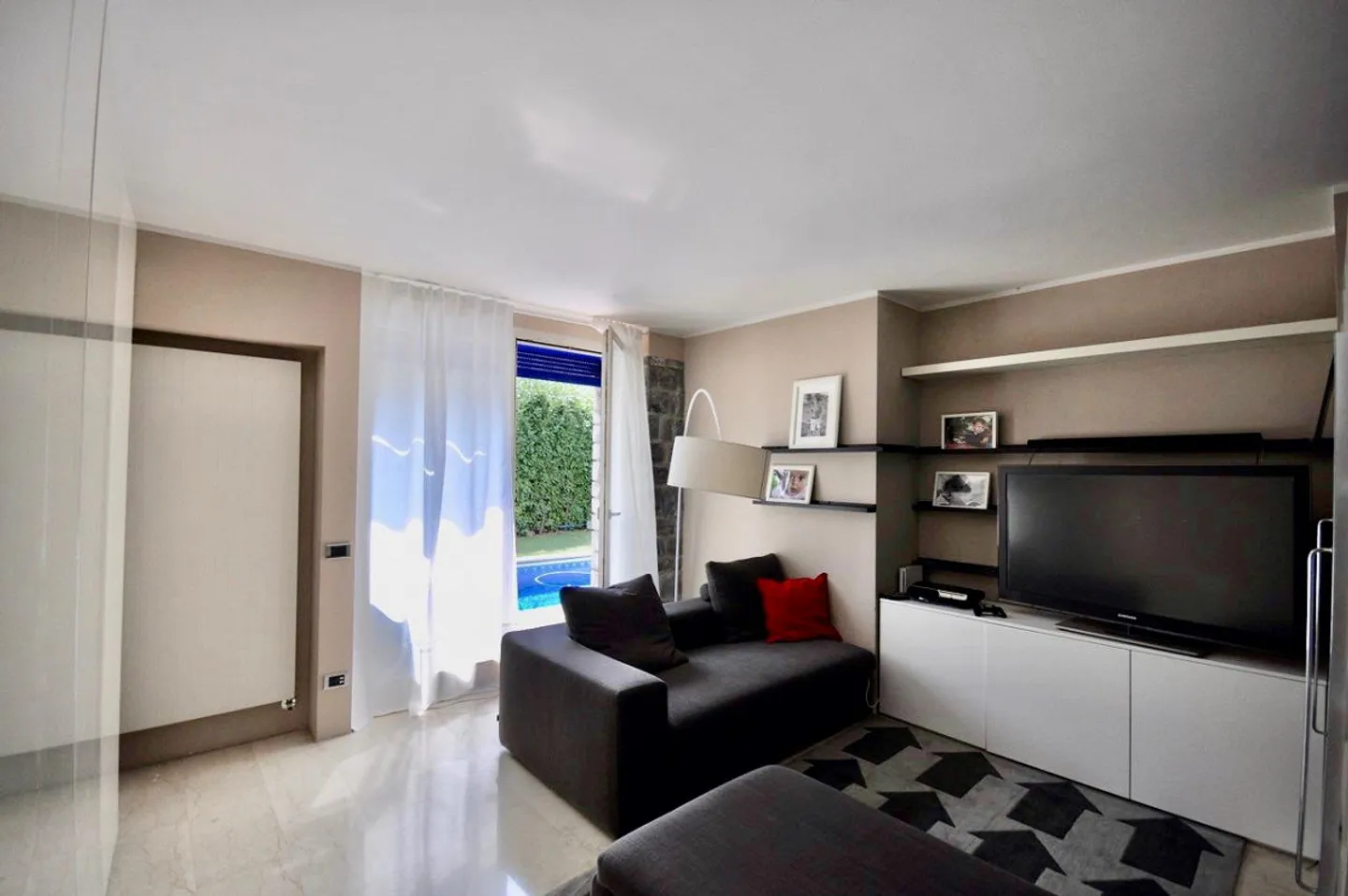 Villa prestigieuse avec piscine, vue panoramique sur le lac et les montagnes - Photo 20 sur 20