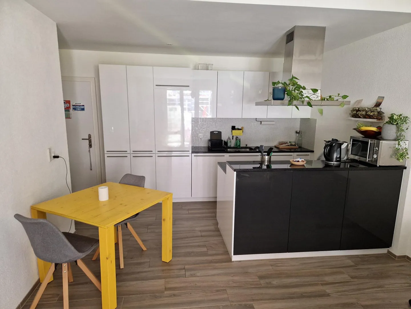 Appartamento moderno con balcone - Foto 1 di 5