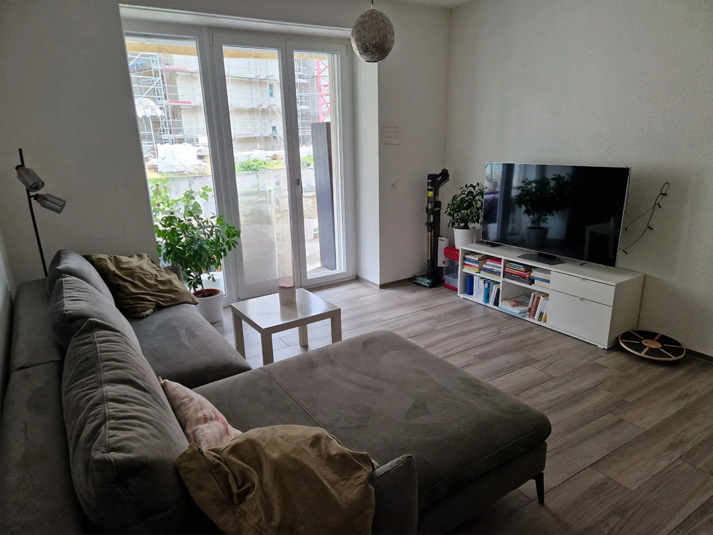Appartamento moderno con balcone - Foto 3 di 5