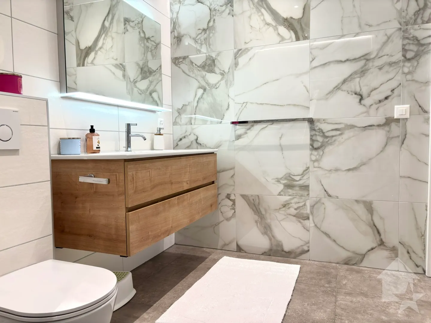 Stunning penthouse with panoramic view! - Photo 19 of 28