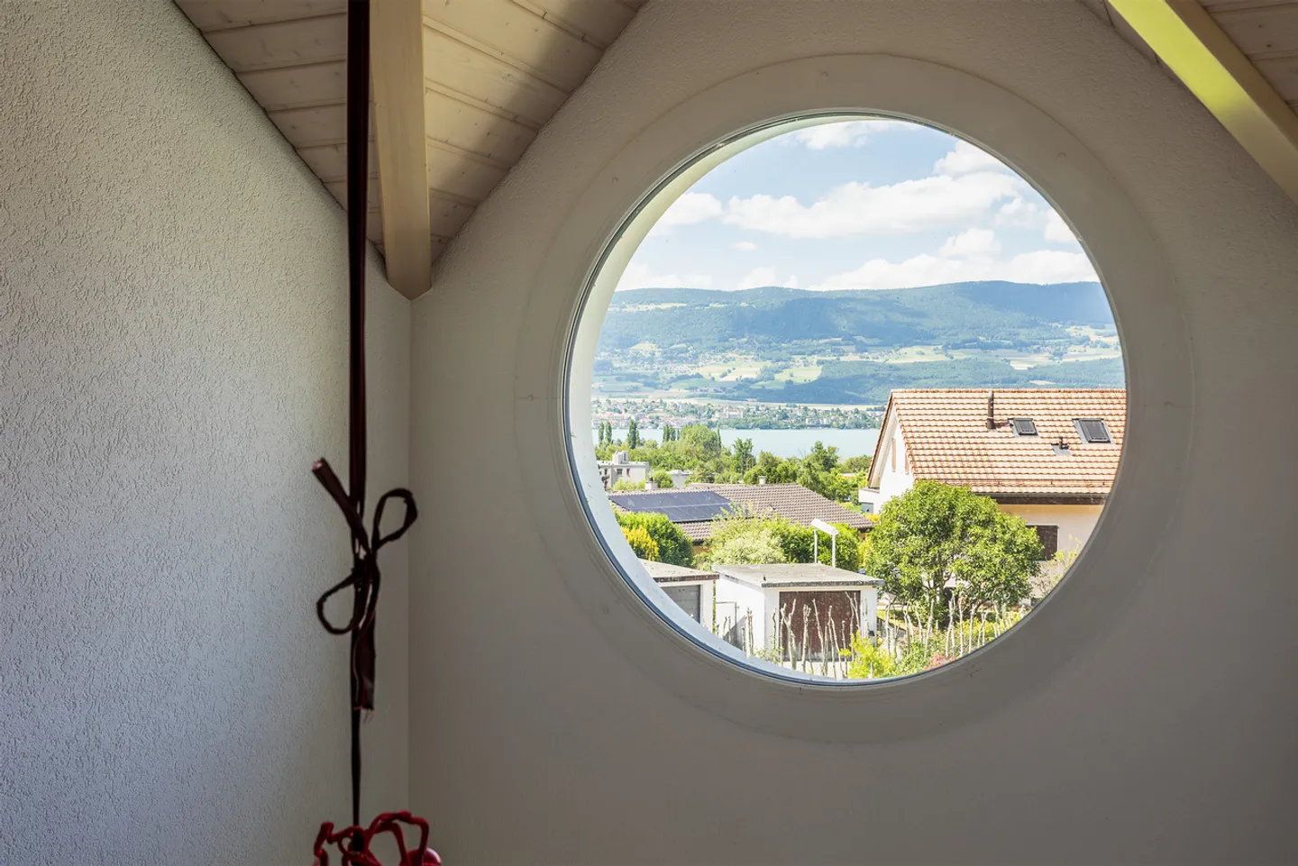 Villa individuelle avec 6,5 pièces dans un quartier résidentiel - Photo 4 sur 15