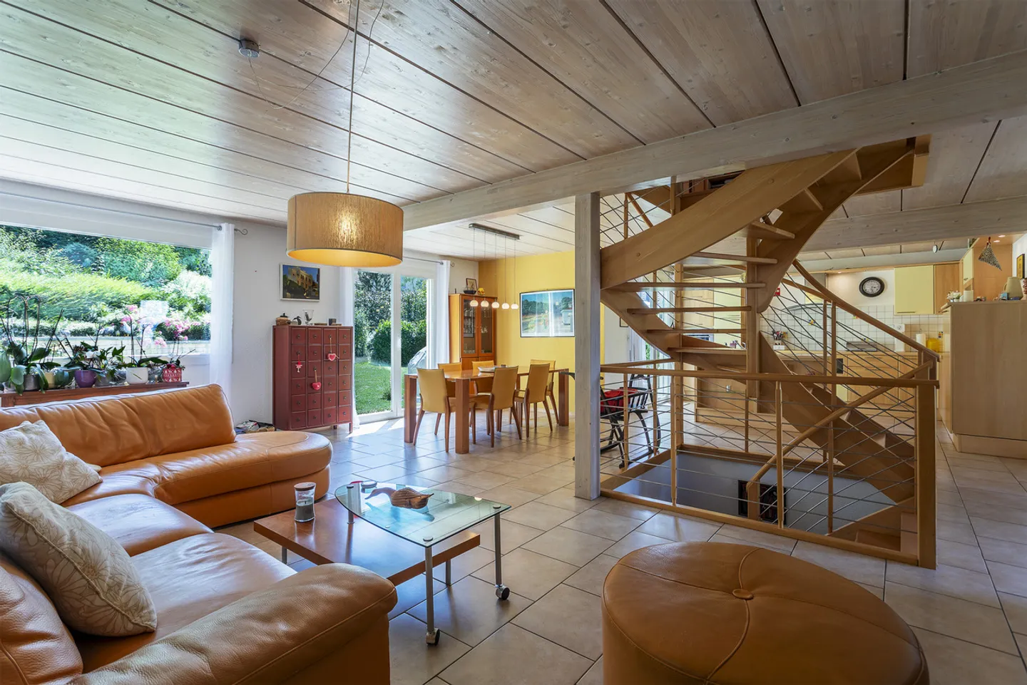 Villa individuelle avec 6,5 pièces dans un quartier résidentiel - Photo 3 sur 15