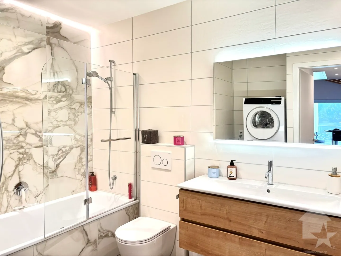 Stunning penthouse with panoramic view! - Photo 18 of 28