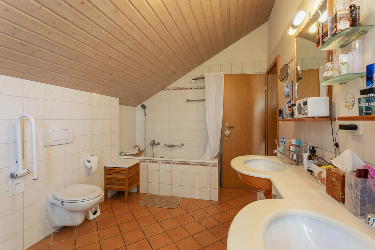 Villa individuelle avec 6,5 pièces dans un quartier résidentiel - Photo 14 sur 15