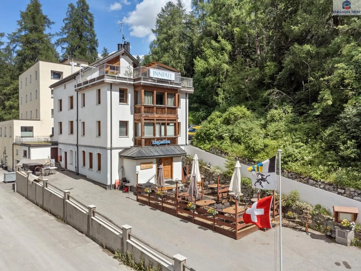 Wohnhaus mit Restaurant an bester Lage nahe dem St. Moritzersee - Foto 1 von 3