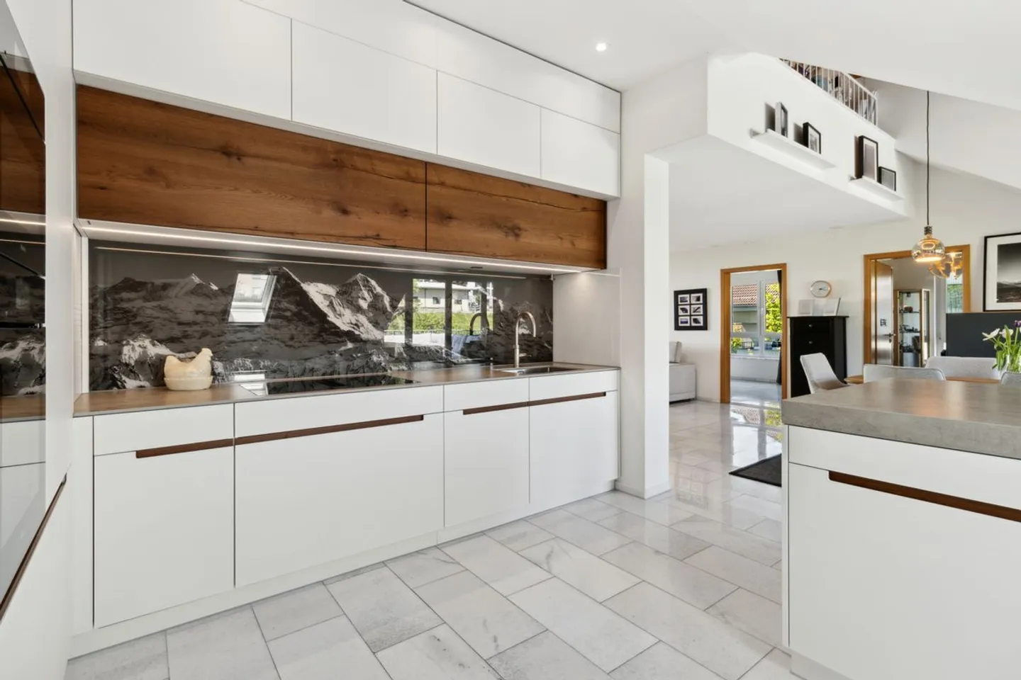 APPARTEMENT PENTHOUSE SPACIEUX AVEC VUE DE RÊVE - Photo 5 sur 11