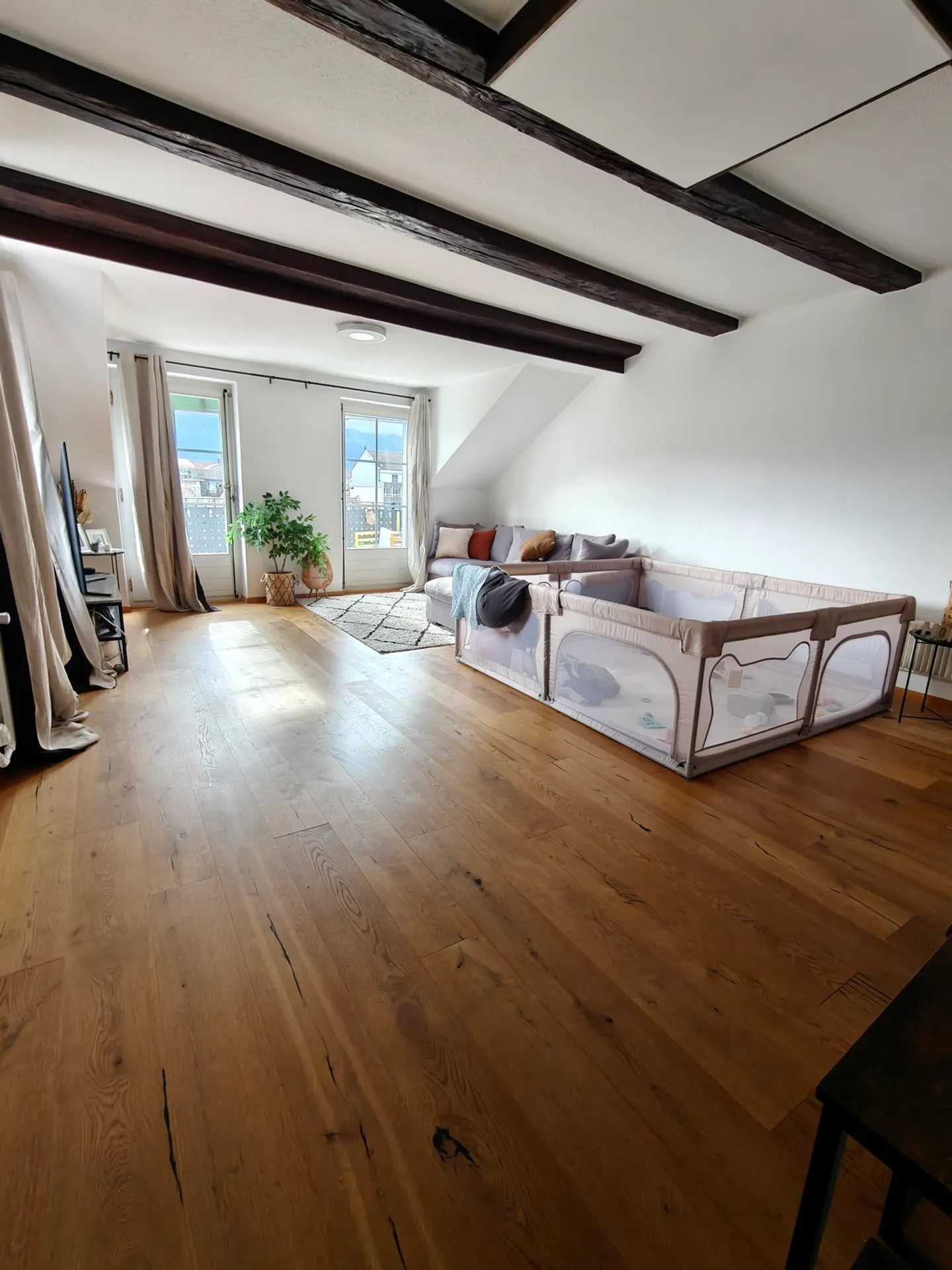2½ ZI-WOHNUNG IN THUN (BE), MÖBLIERT, TEMPORÄR - Foto 2 di 10