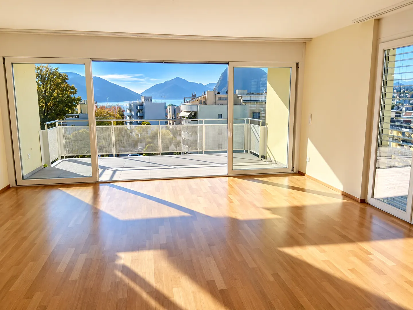 3 rooms with large terrace, swimming pool, gym and wellness area - Photo 2 of 22