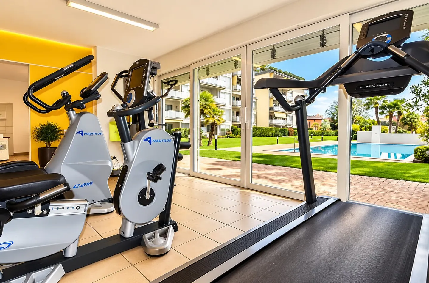 3 rooms with large terrace, swimming pool, gym and wellness area - Photo 20 of 22