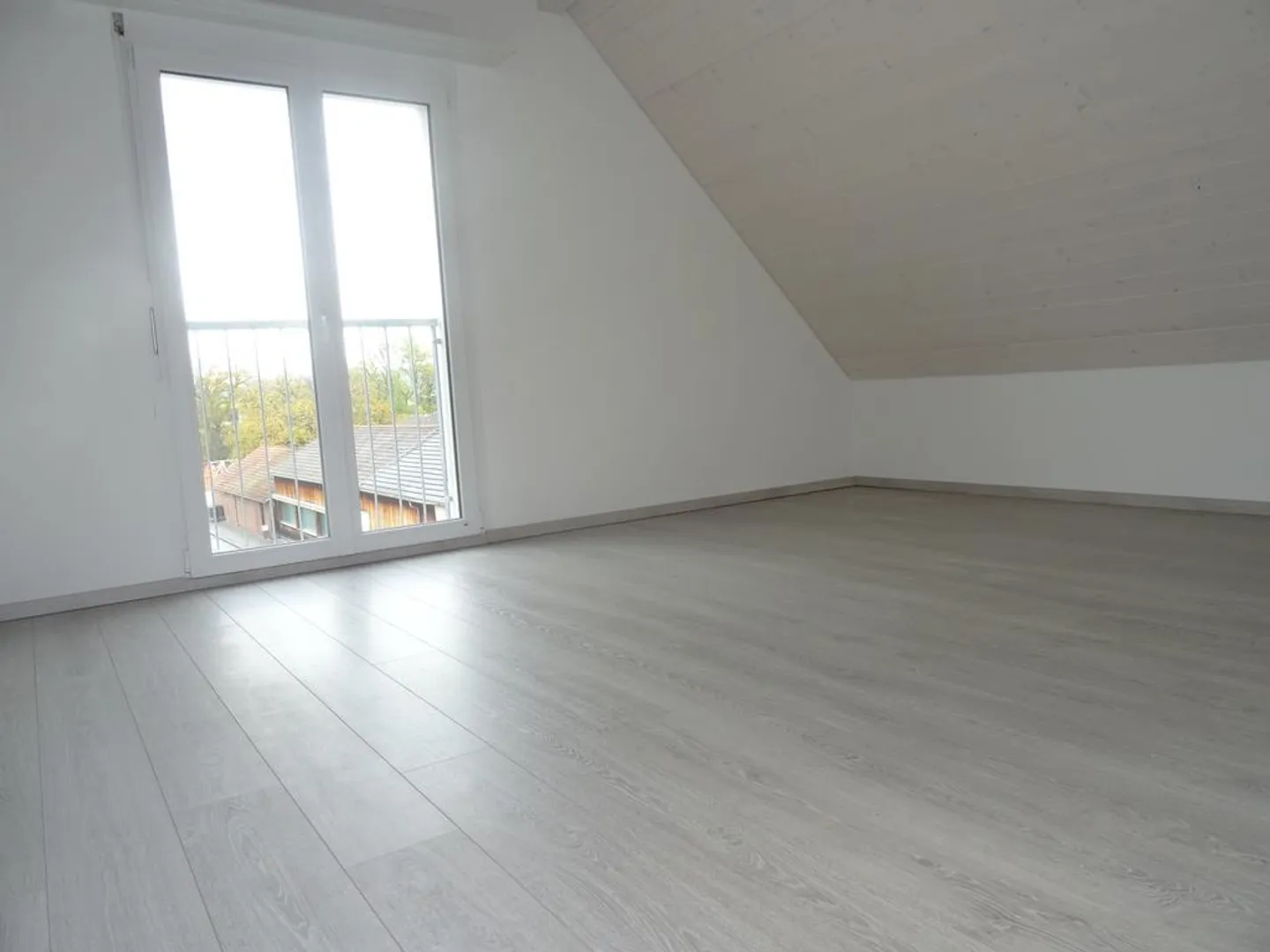 Moderne Wohnung mit grossem Balkon - Foto 8 von 12