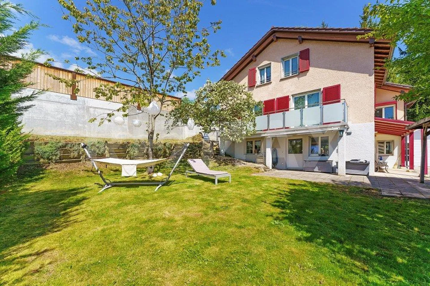 Oggetto raro - Casa con 2 appartamenti - Foto 1 di 13