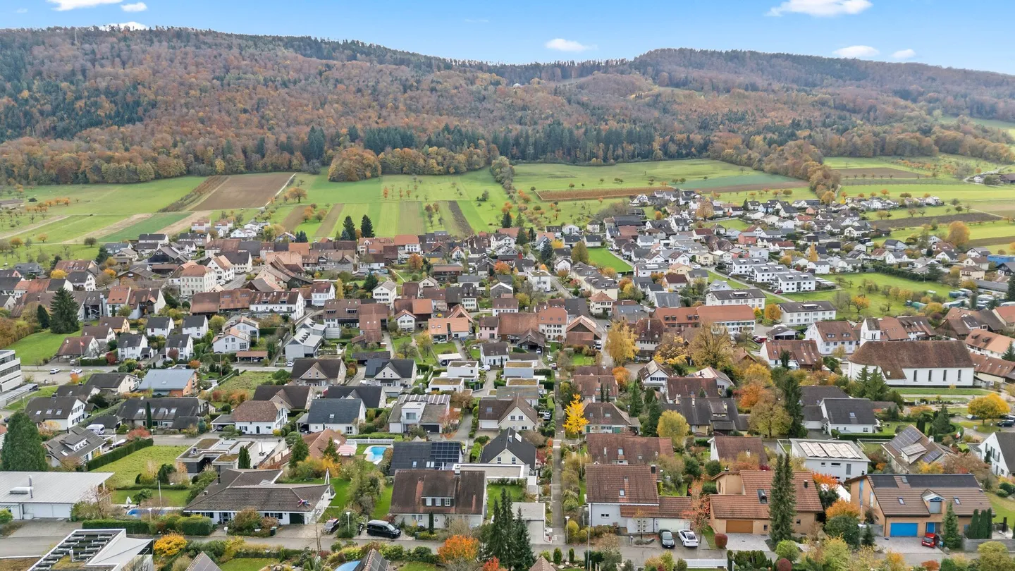 Freistehendes 7.5 Landhaus mit Weitblick sucht Familie - Photo 3 of 14