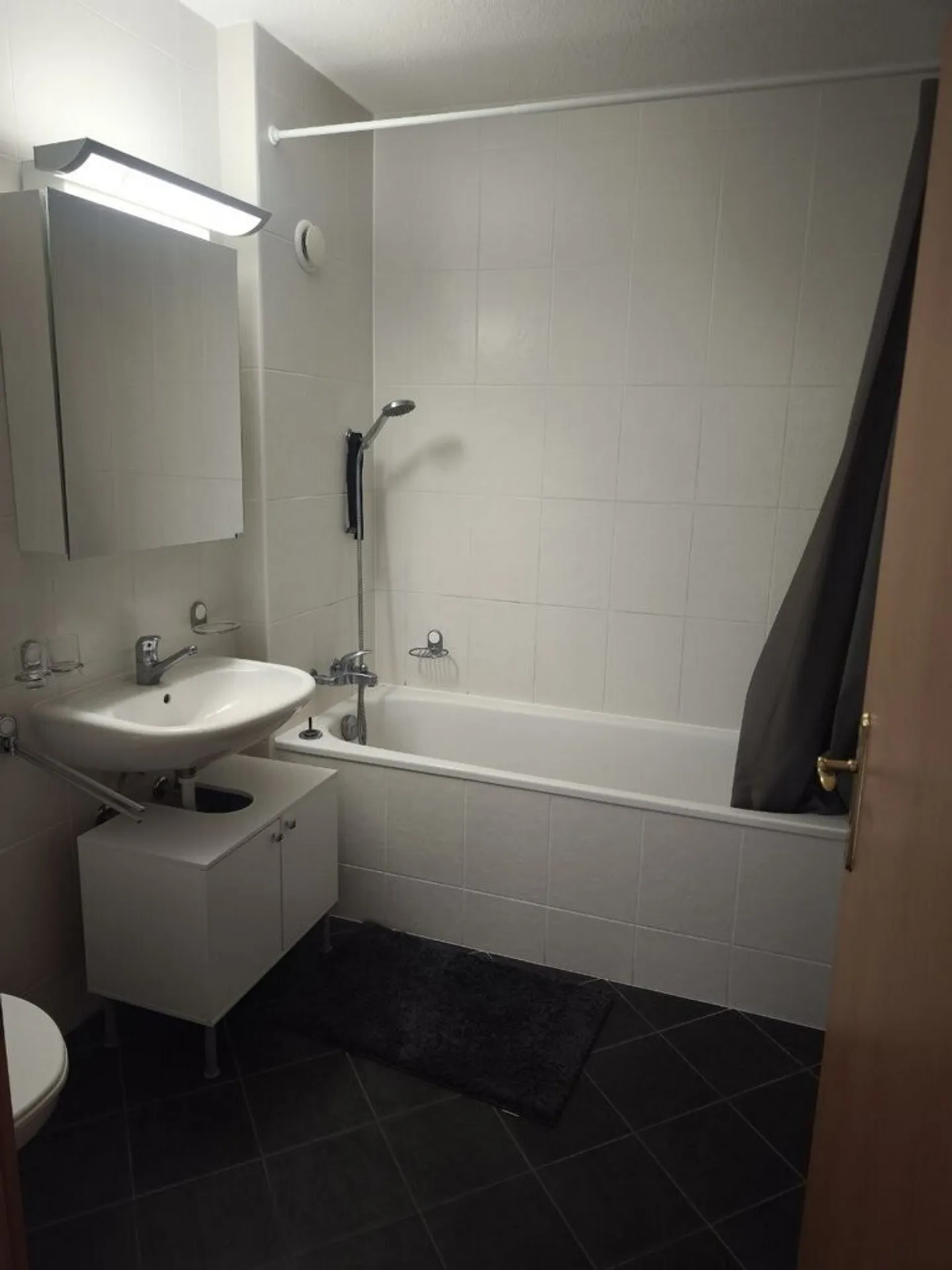 Appartement Charmant dans un Quartier Animé - Photo 3 sur 5