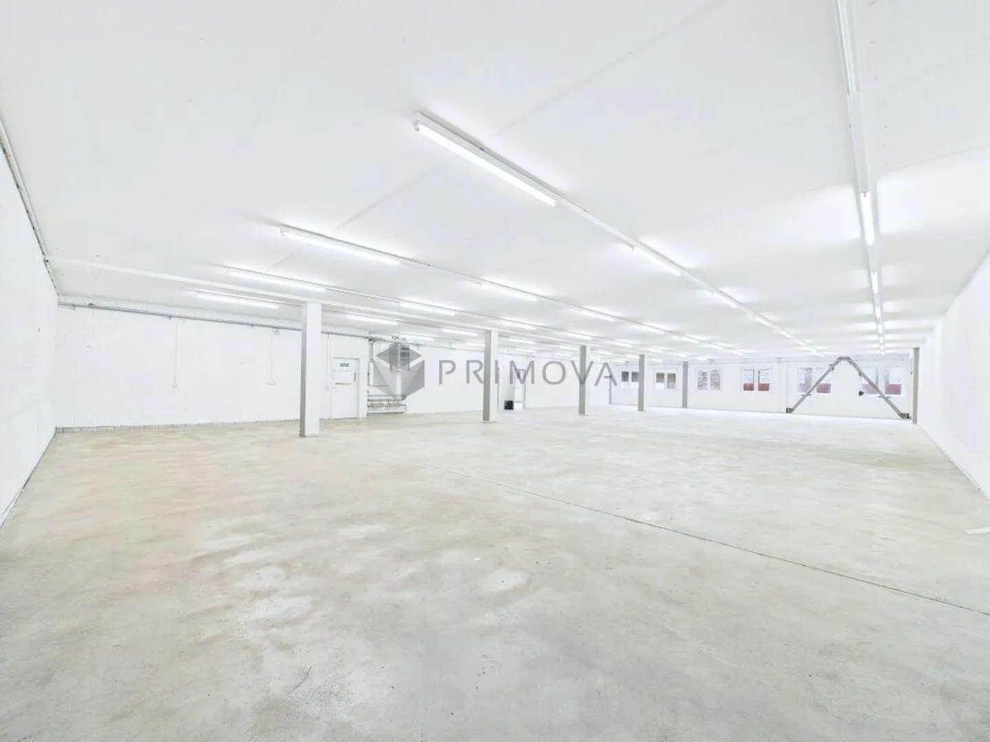 Spazio commerciale versatile con infrastruttura di alto livello - Foto 6 di 15