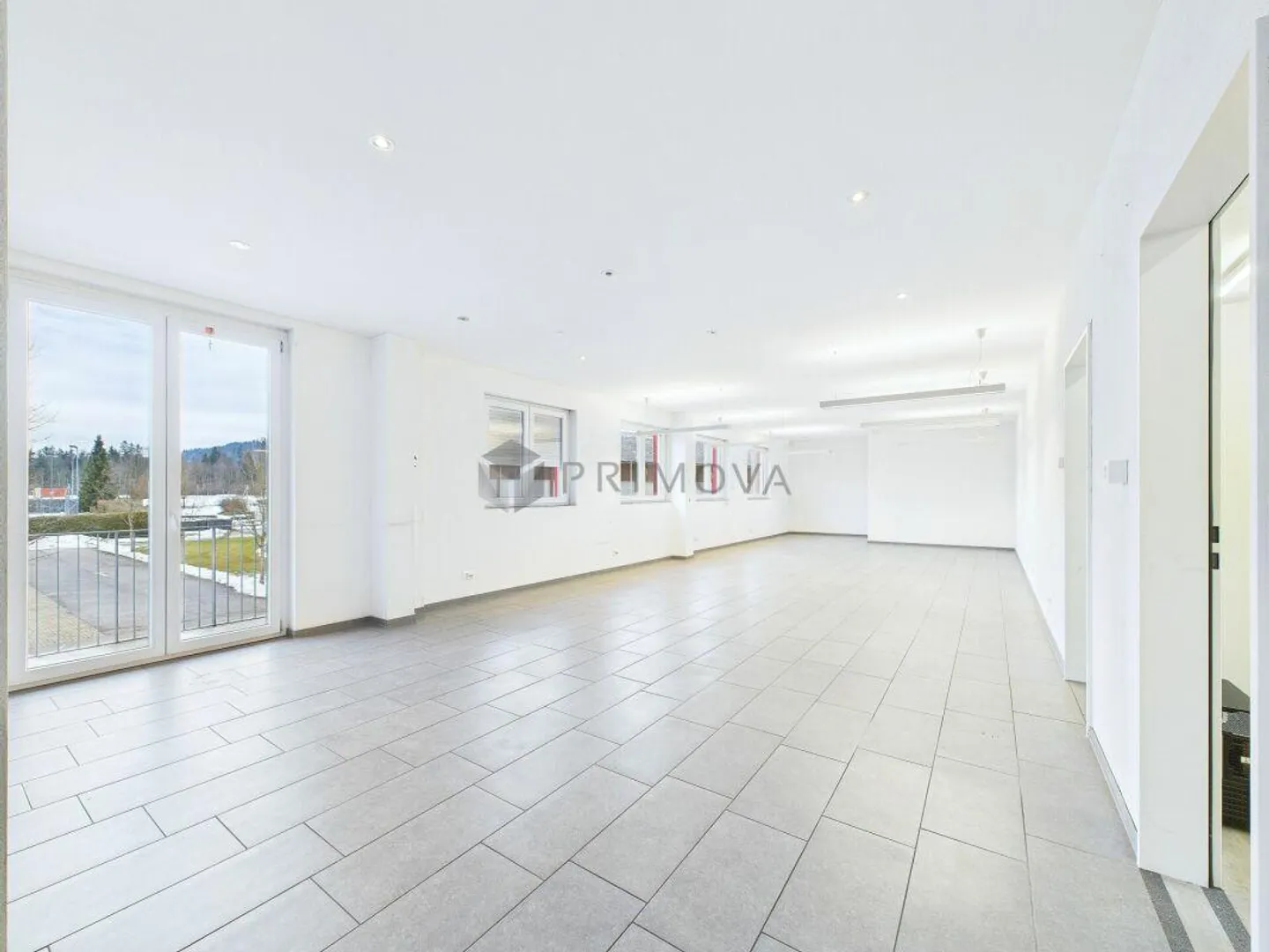 Spazio commerciale versatile con infrastruttura di alto livello - Foto 3 di 15