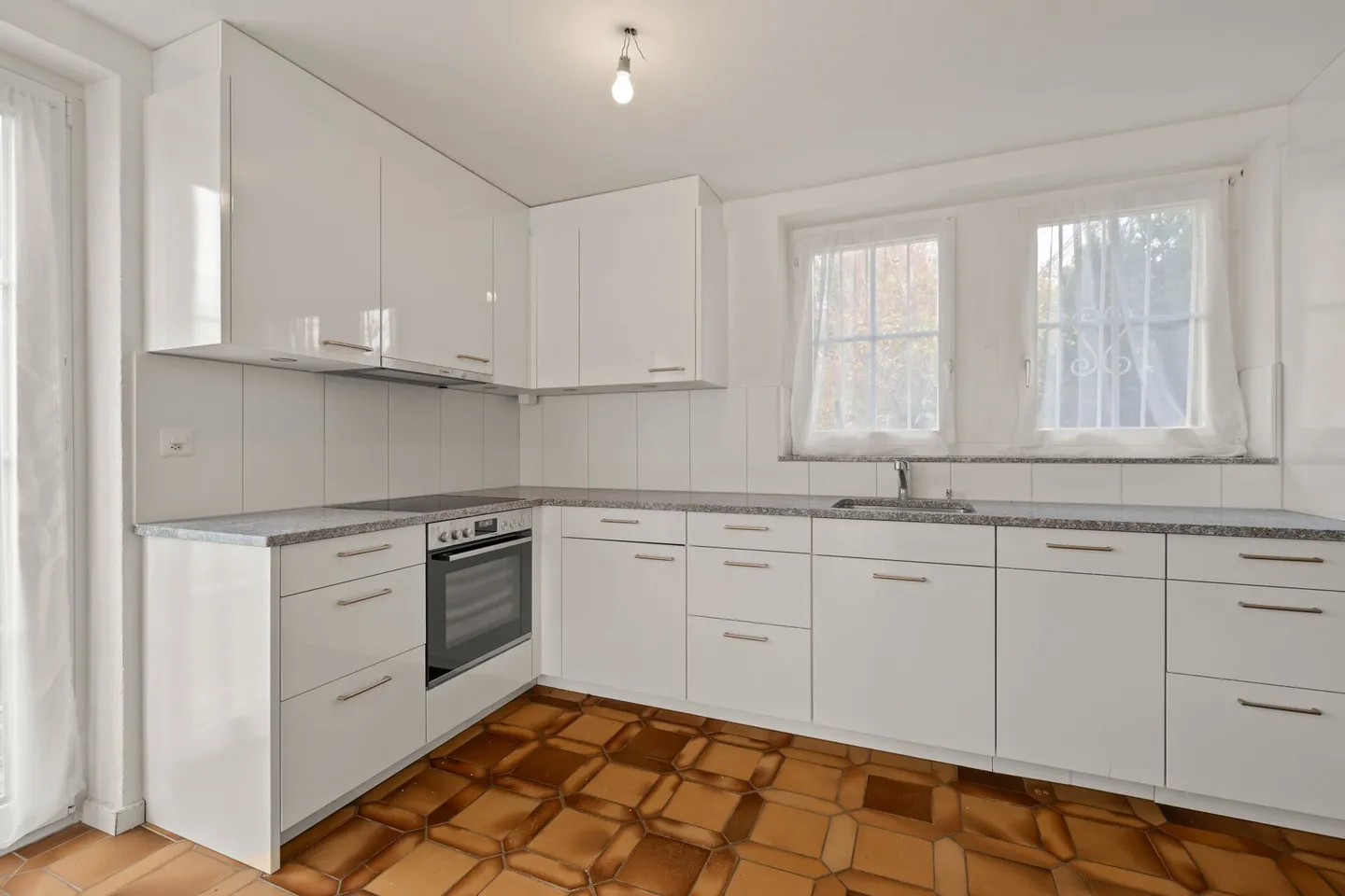 Freistehendes 7.5 Landhaus mit Weitblick sucht Familie - Photo 12 of 14