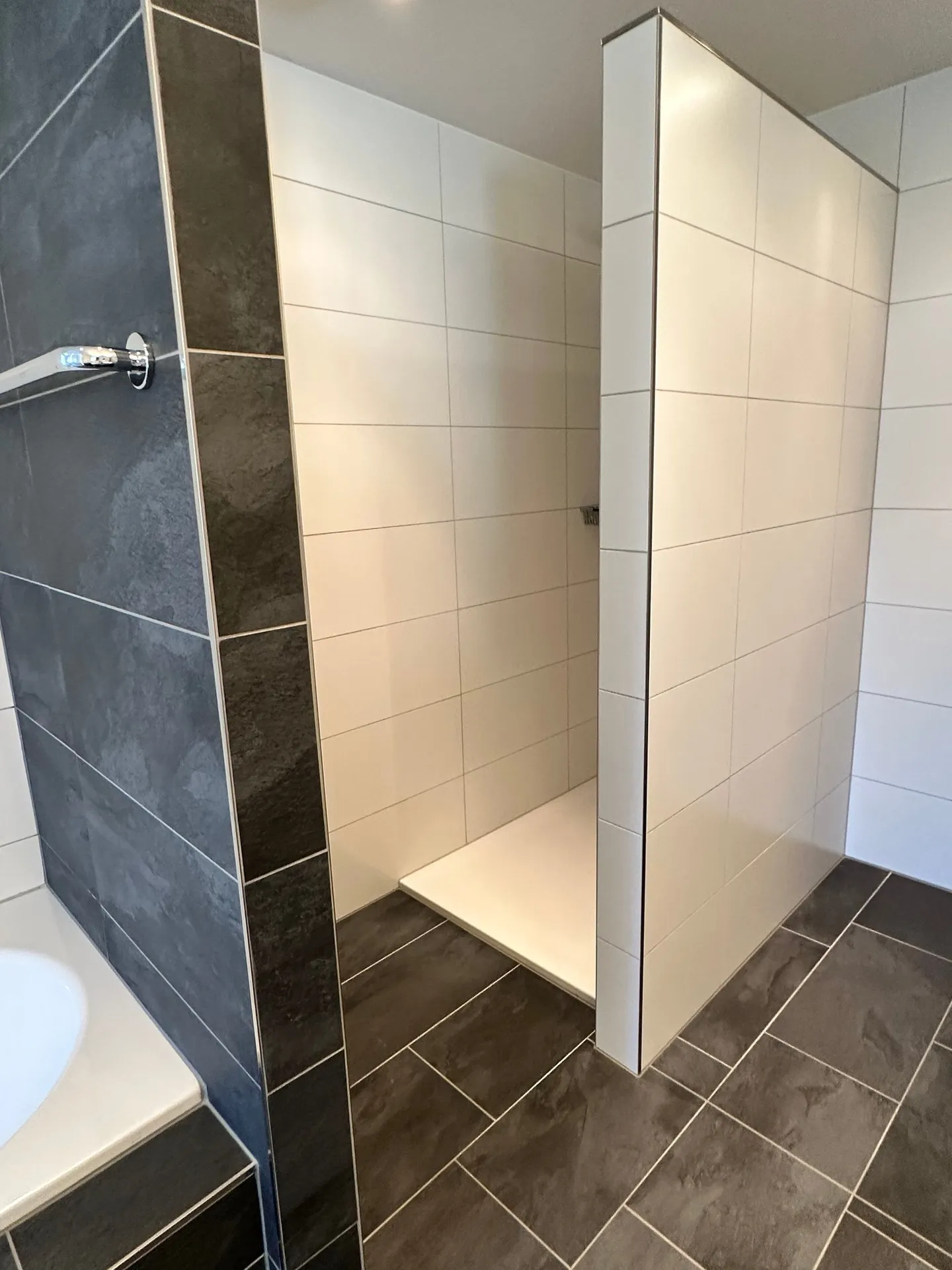 Ampio appartamento attico di 4,5 locali con grande balcone a Maisprach (BL) - Foto 9 di 18