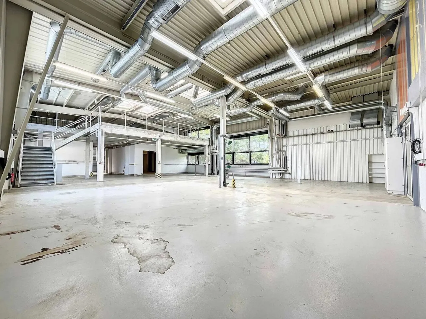 Gemischt genutztes Gebäude von 1.400 m2 zu vermieten - Foto 12 von 13