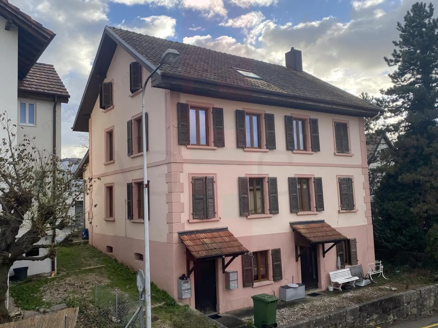 Appartement 2 pièces à vendre au centre du village - Photo 1 sur 2