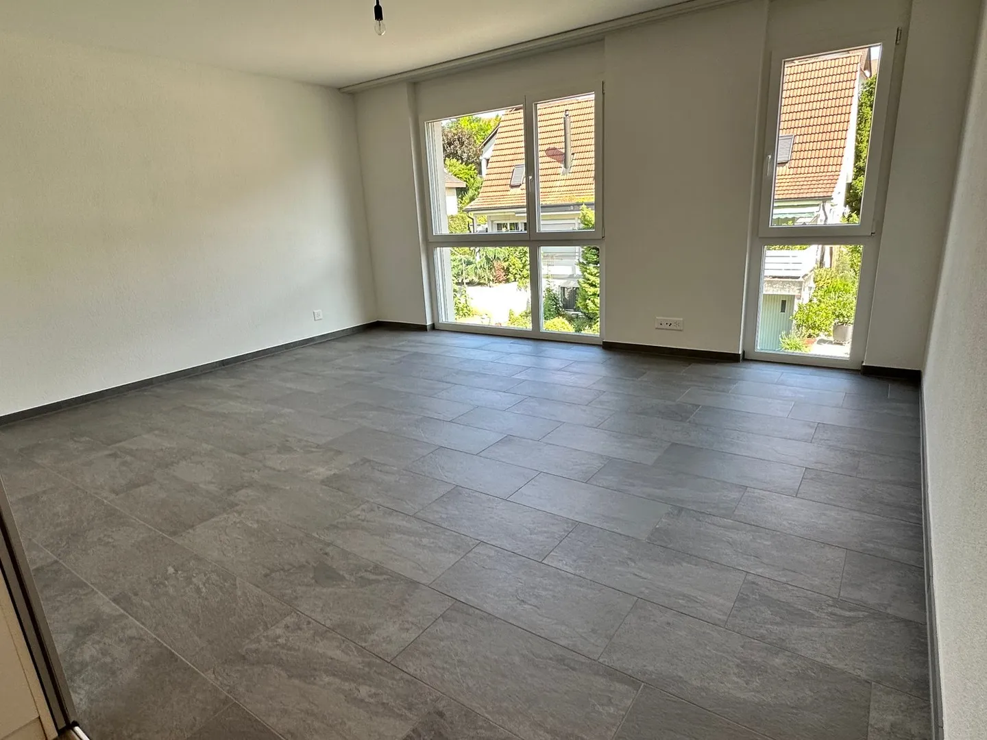 Ampio appartamento attico di 4,5 locali con grande balcone a Maisprach (BL) - Foto 12 di 18