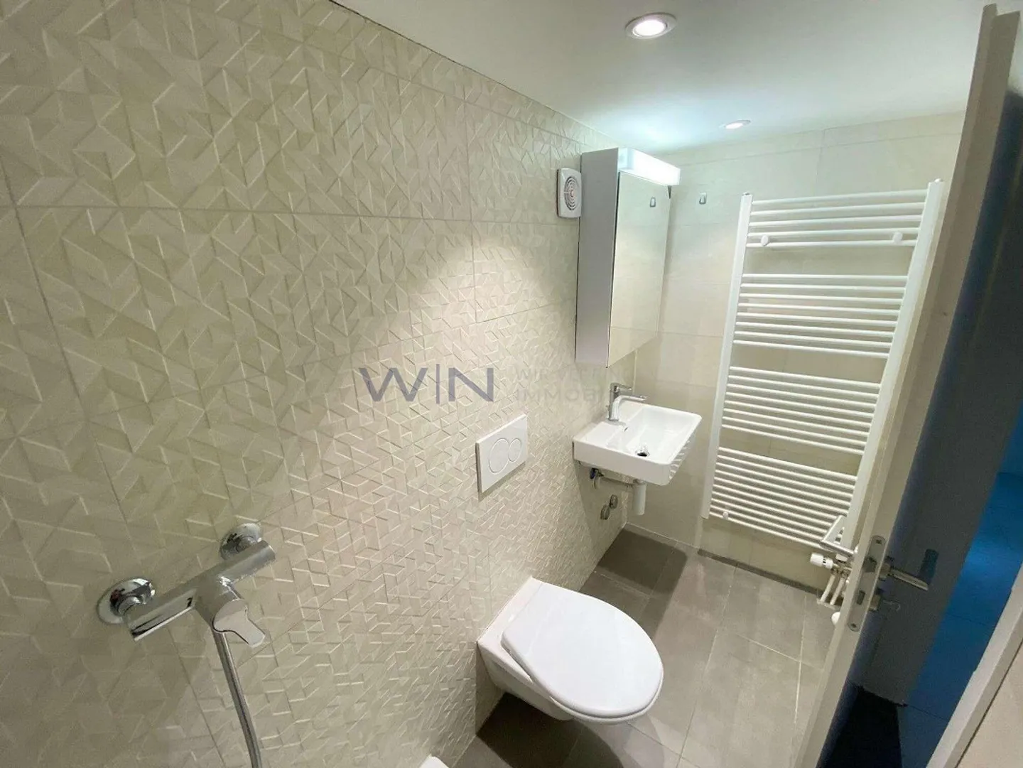 Opportunité en centre-ville disponible immédiatement - Photo 3 sur 5