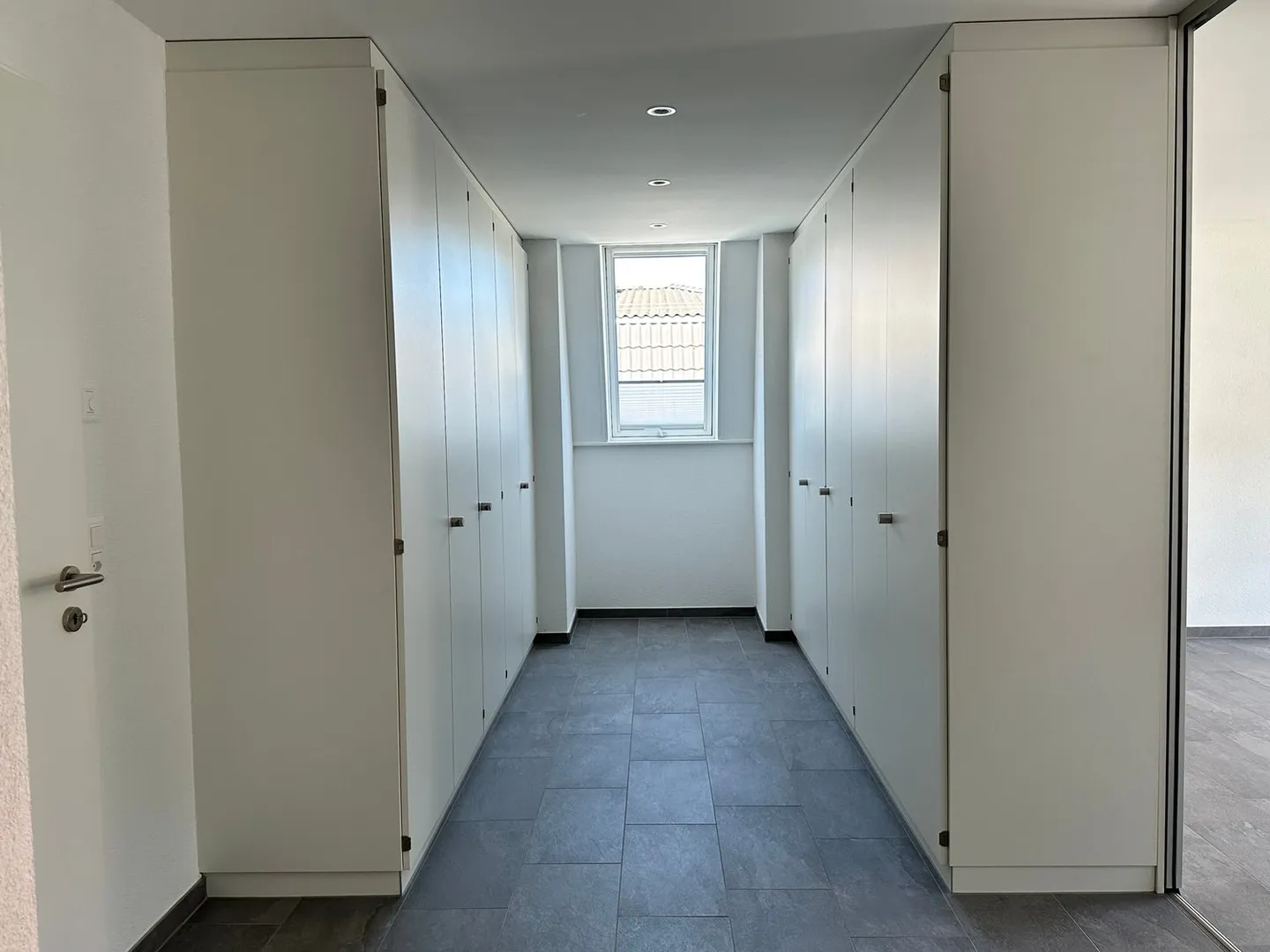 Ampio appartamento attico di 4,5 locali con grande balcone a Maisprach (BL) - Foto 13 di 18