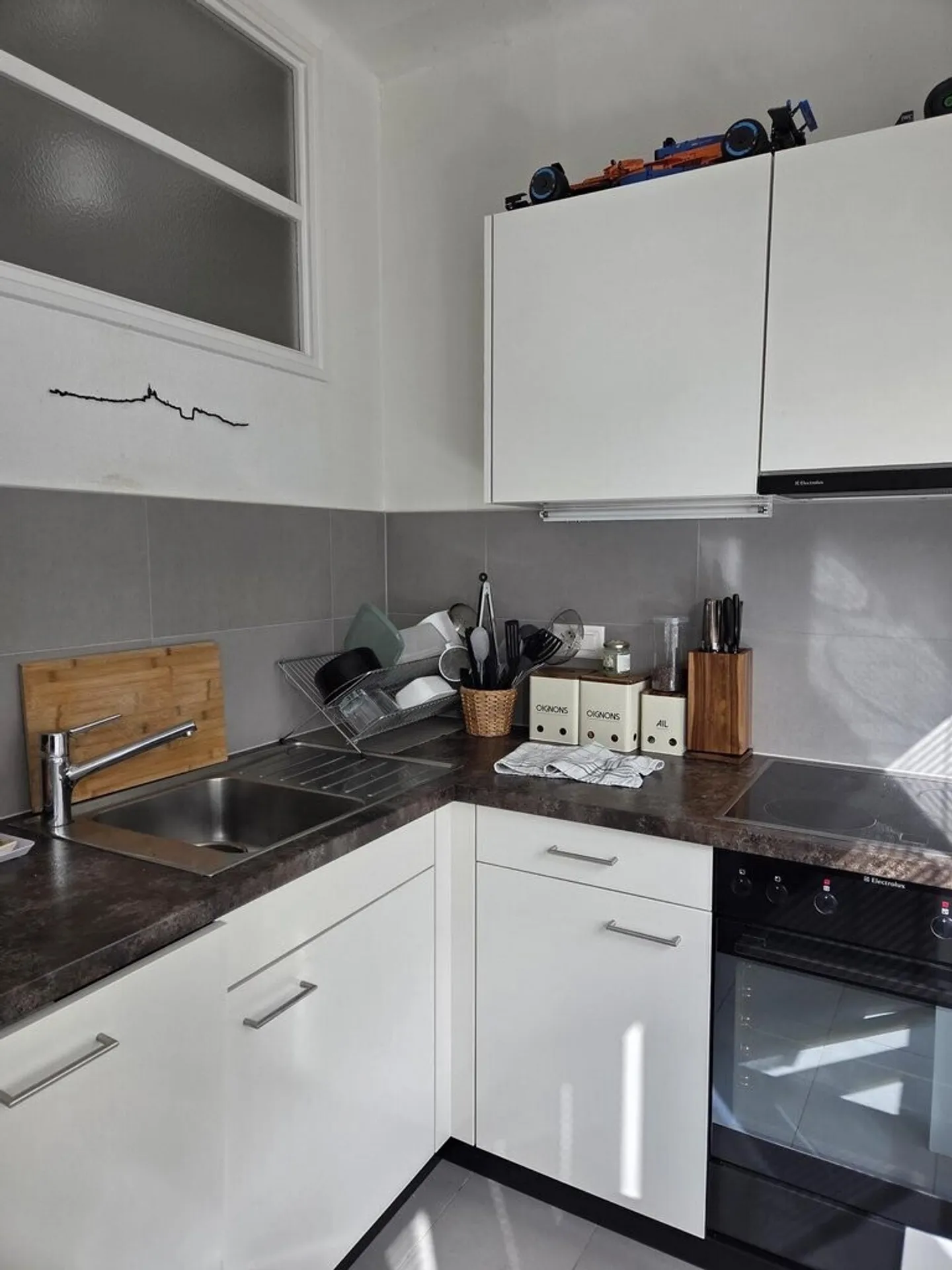 Close to the train station and amenities. - Photo 2 of 6