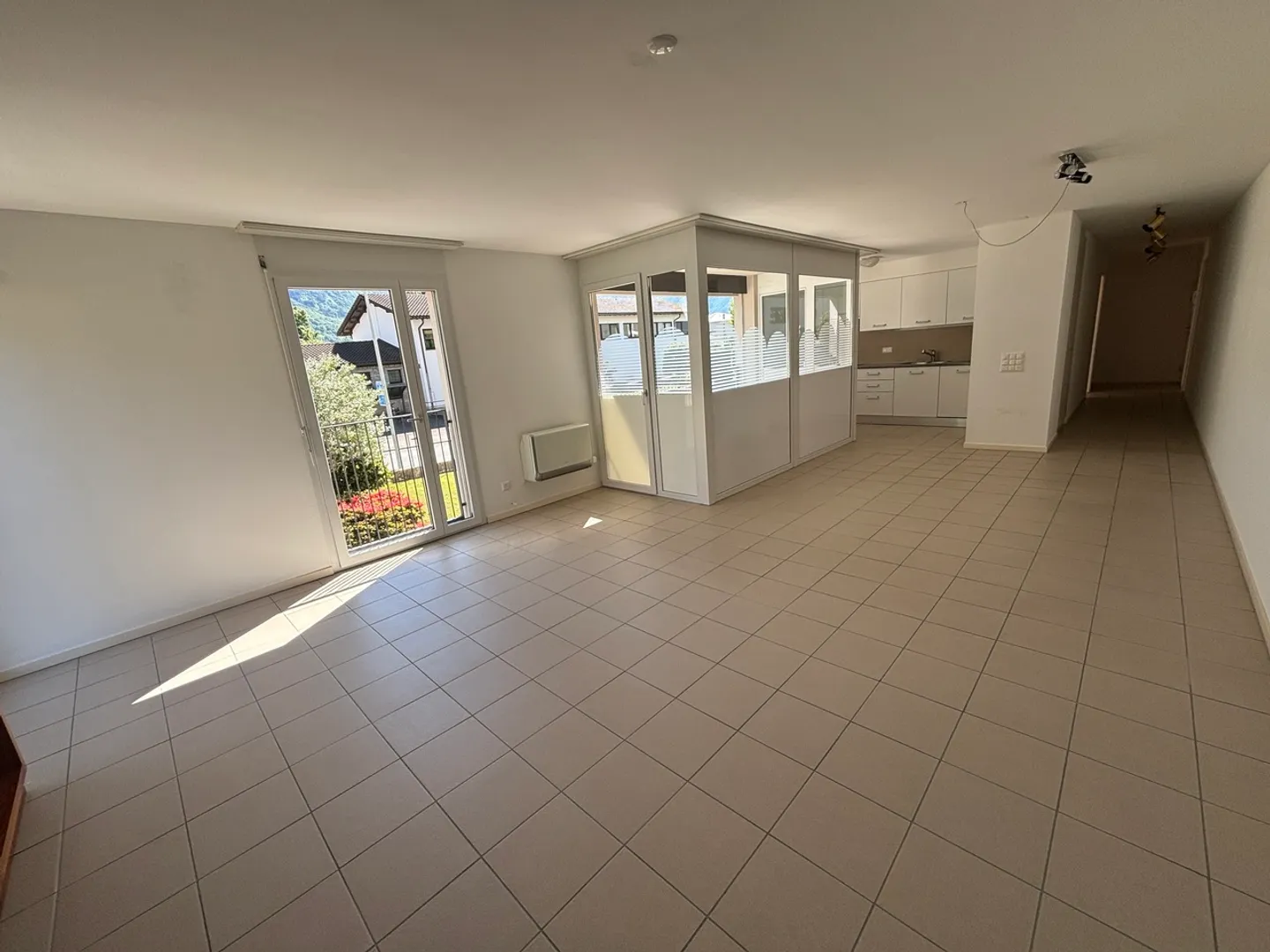 Elegant 2.5 Room Apartment - Photo 5 of 9