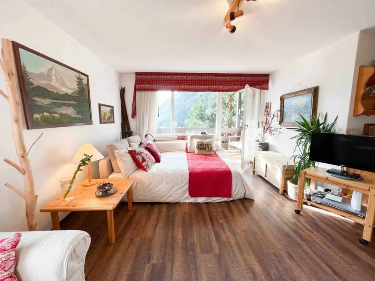 Ampio appartamento di 3,5 stanze nella casa Längfluh. - Foto 2 di 13