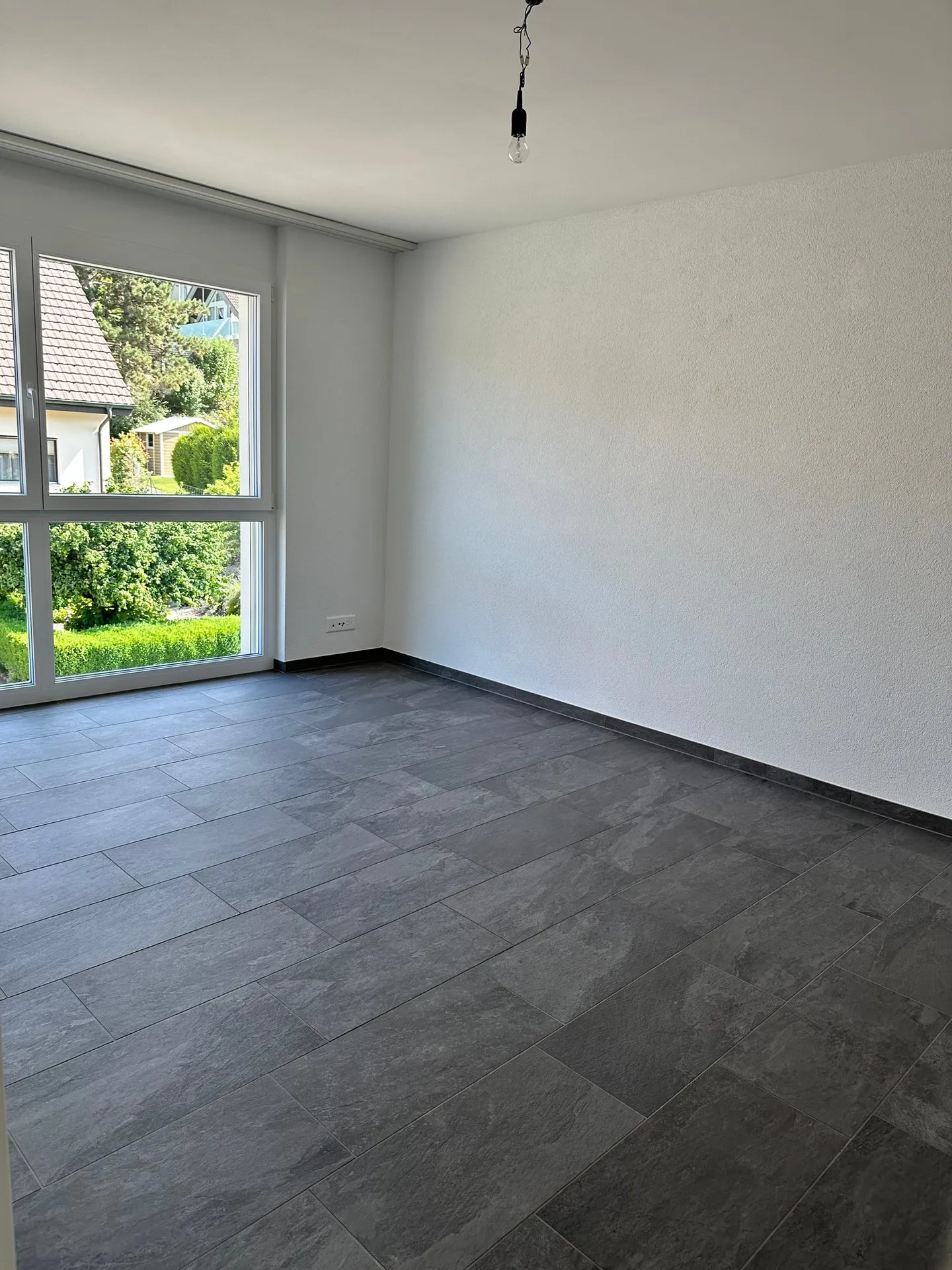 Ampio appartamento attico di 4,5 locali con grande balcone a Maisprach (BL) - Foto 16 di 18