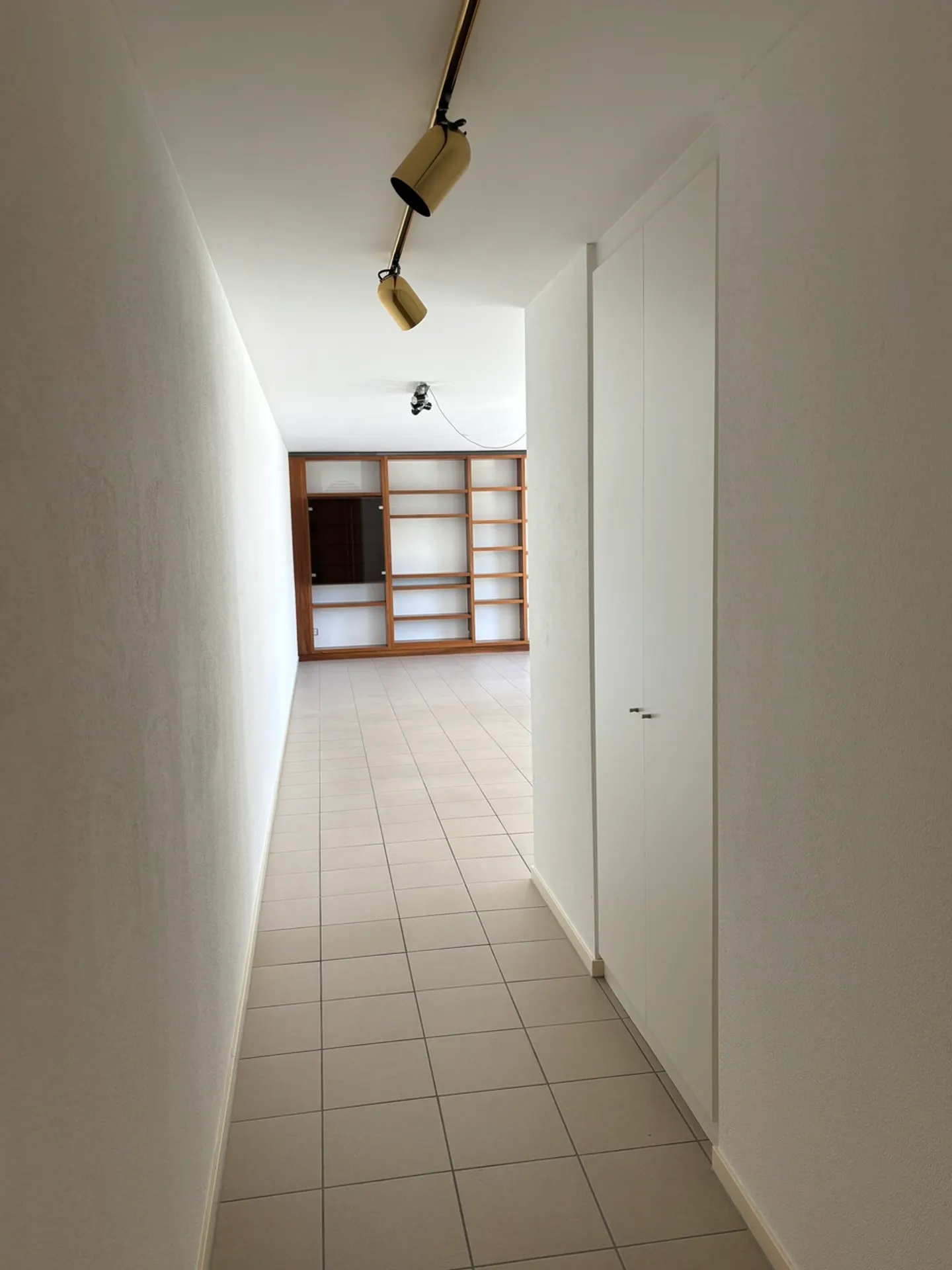 Elegant 2.5 Room Apartment - Photo 3 of 9