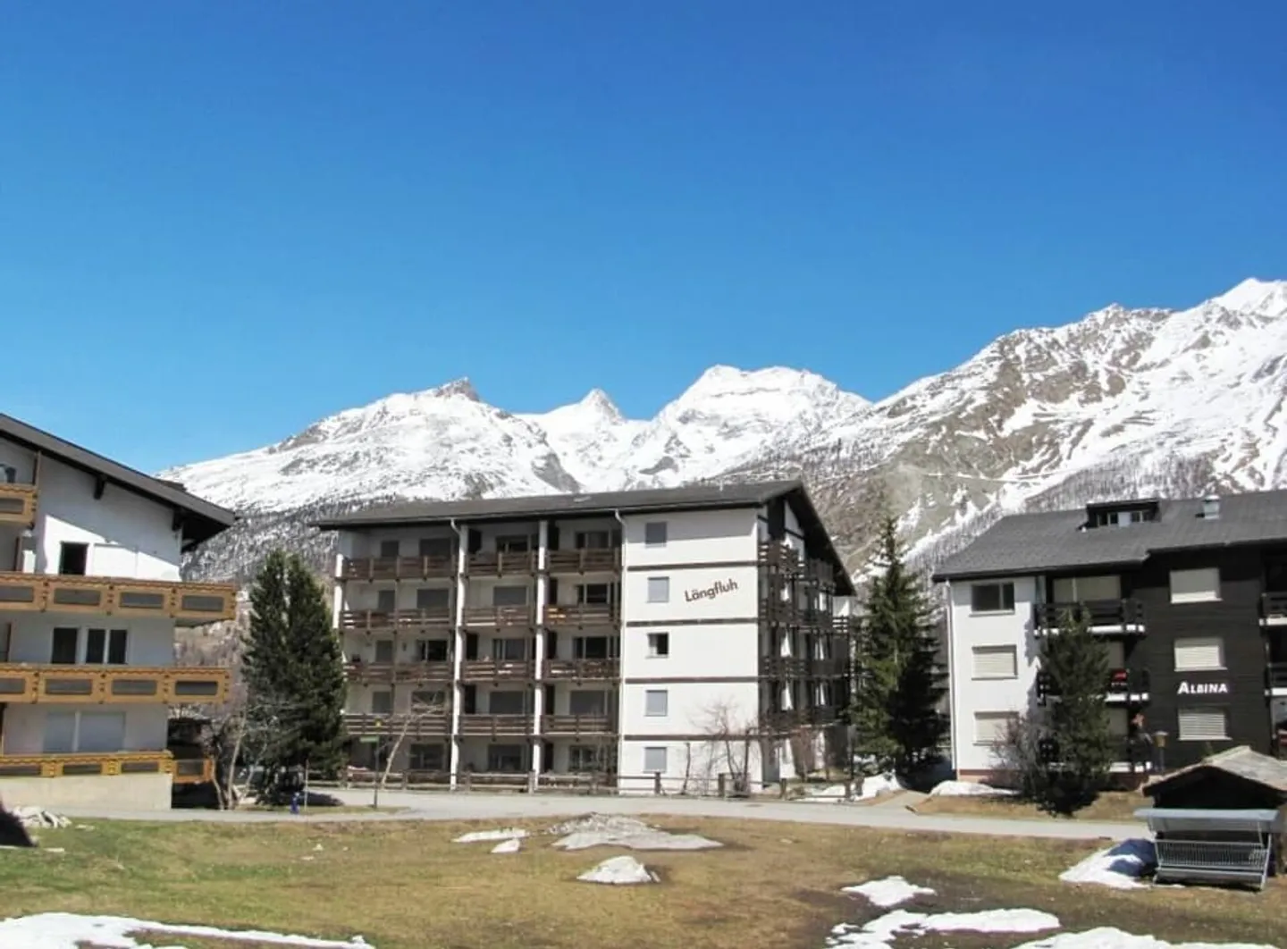 Ampio appartamento di 3,5 stanze nella casa Längfluh. - Foto 1 di 13