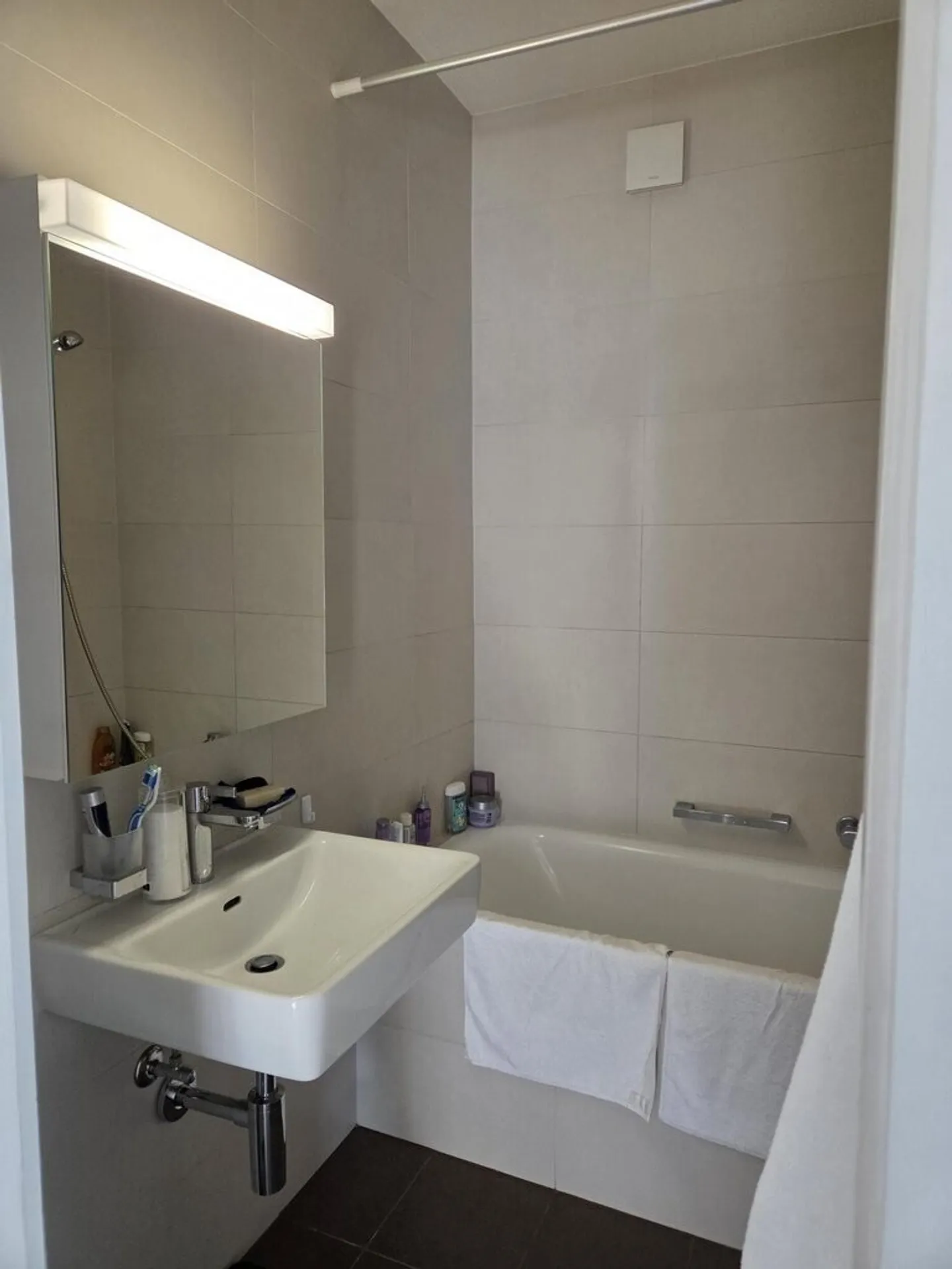 Close to the train station and amenities. - Photo 5 of 6