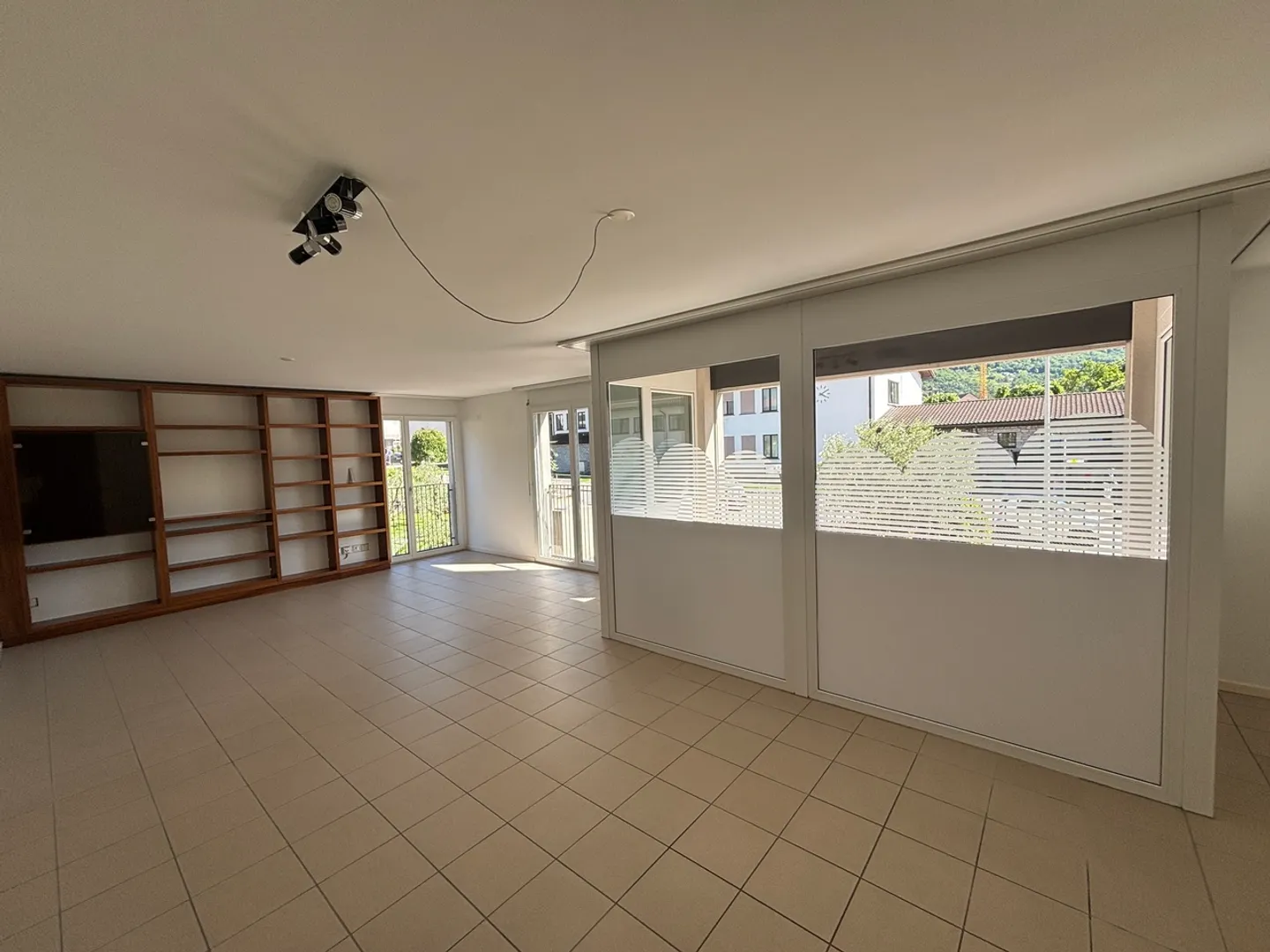 Elegant 2.5 Room Apartment - Photo 4 of 9