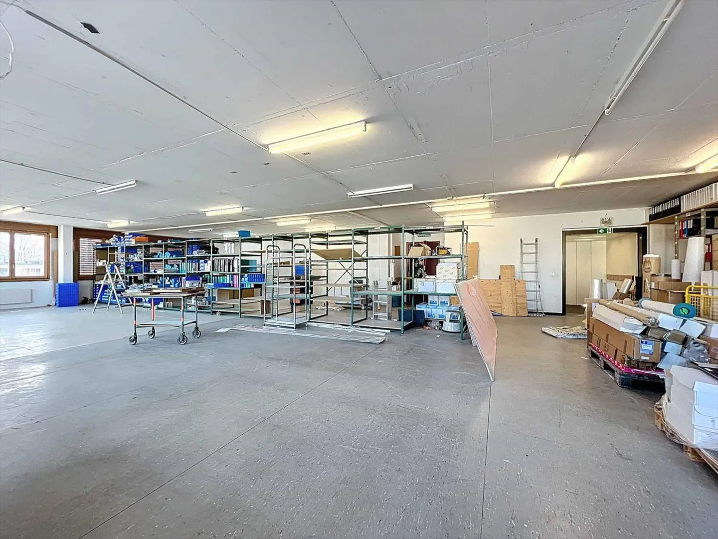 Geräumige Gewerbefläche - Foto 2 von 5