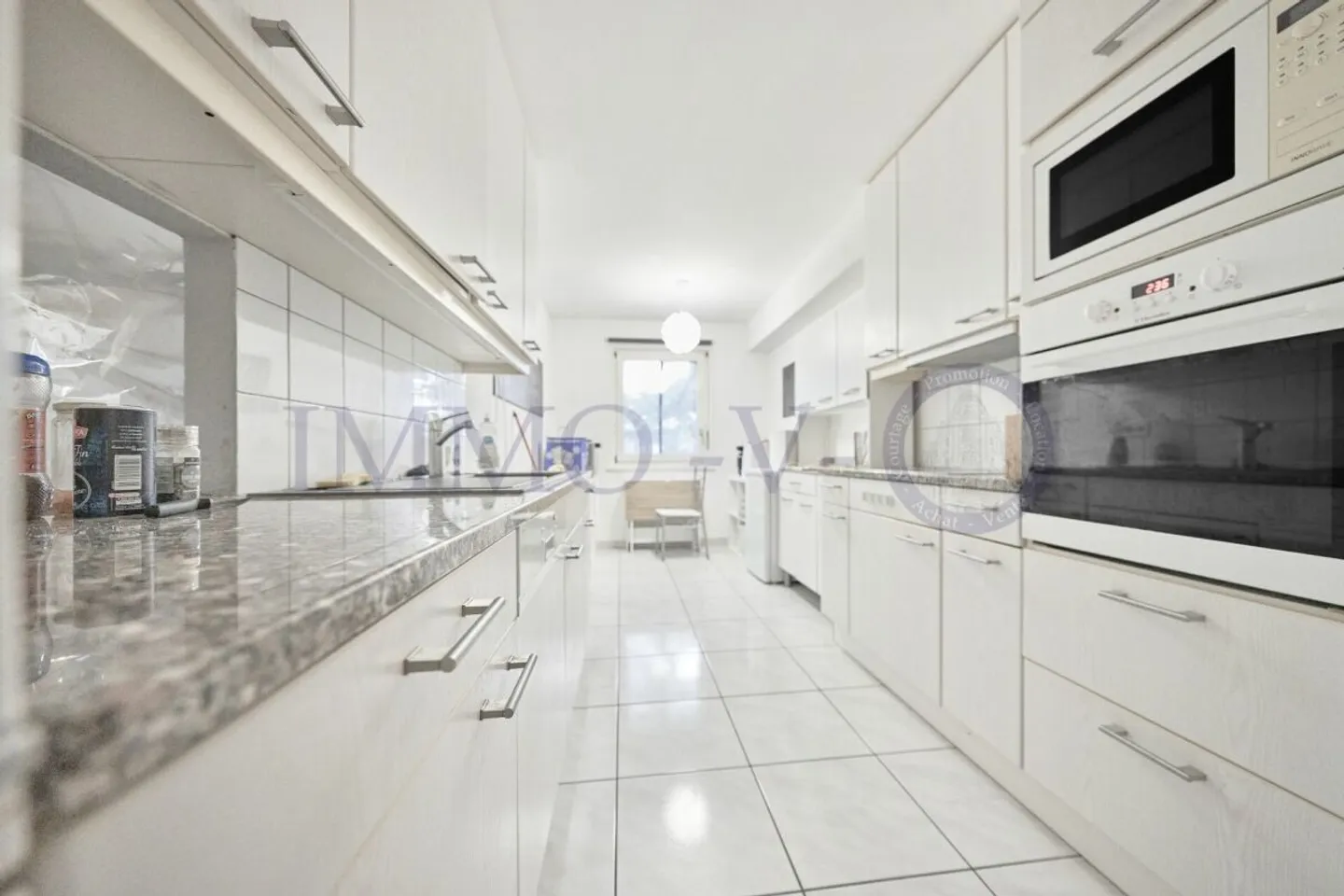 SPACIOUS WITH LARGE TERRACE AND IDEAL LOCATION - Photo 5 of 8