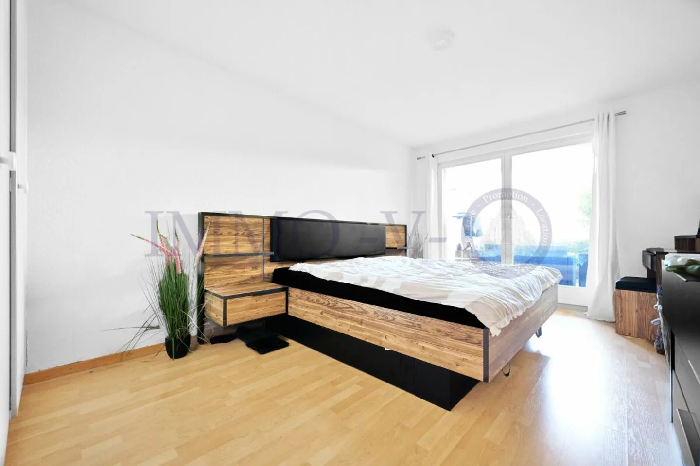 SPACIOUS WITH LARGE TERRACE AND IDEAL LOCATION - Photo 6 of 8