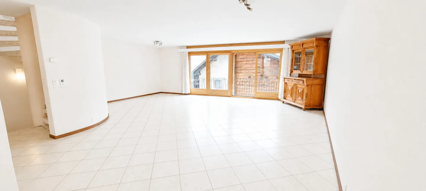 For rent - Superb family house with 6.5 rooms and terrace in the heart of Lens - Photo 2 of 15