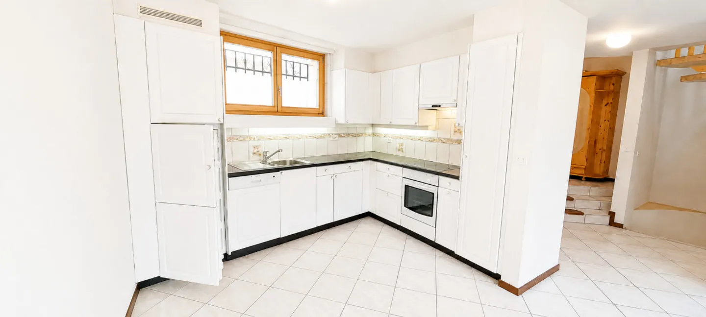 For rent - Superb family house with 6.5 rooms and terrace in the heart of Lens - Photo 3 of 15