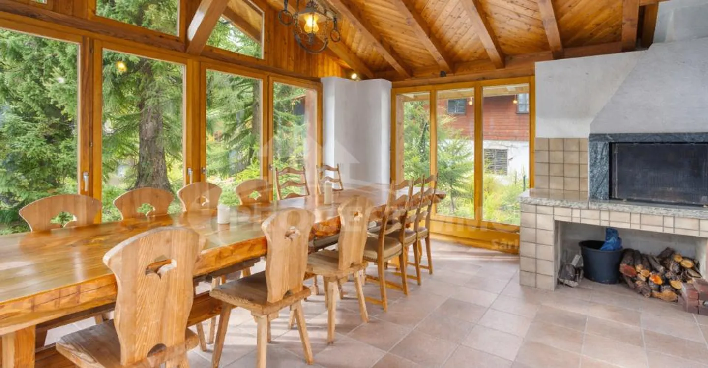ESCLUSIVITÀ, GRANDE CHALET CON 2 APPARTAMENTI E TERRENO EDIFICABILE - Foto 6 di 11